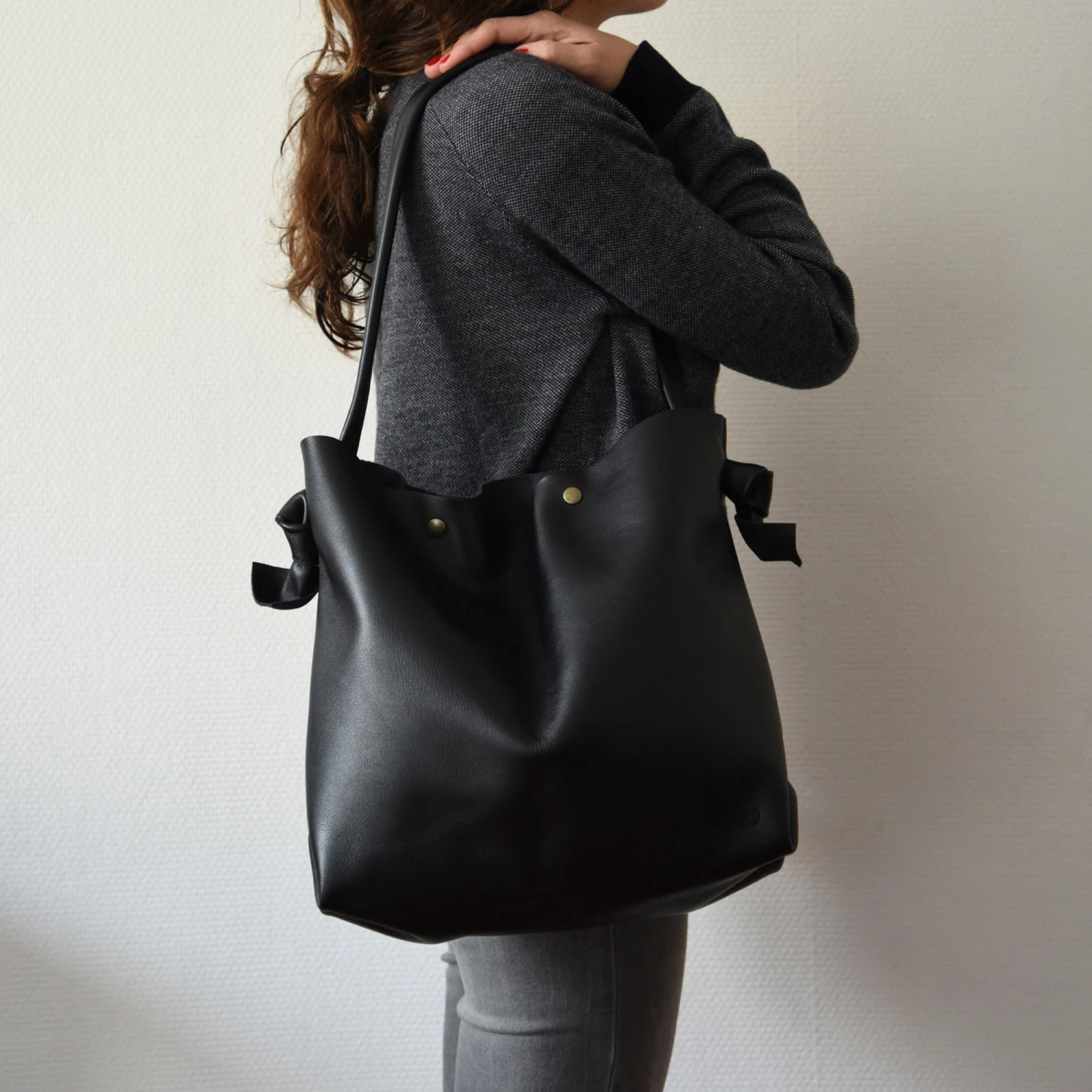 Leather bag for women, grained black leather - Image 3